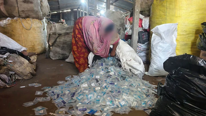 হাসপাতালের বর্জ্যে মিলছে সিরিঞ্জ-স্যালাইন, বিক্রি হচ্ছে পাইকারিতে