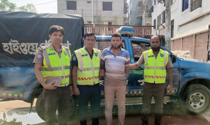 টাঙ্গাইলে গরুবাহী পিকআপে ডাকাতির চেষ্টা, ৩৪ মামলার আসামি গ্রেপ্তার