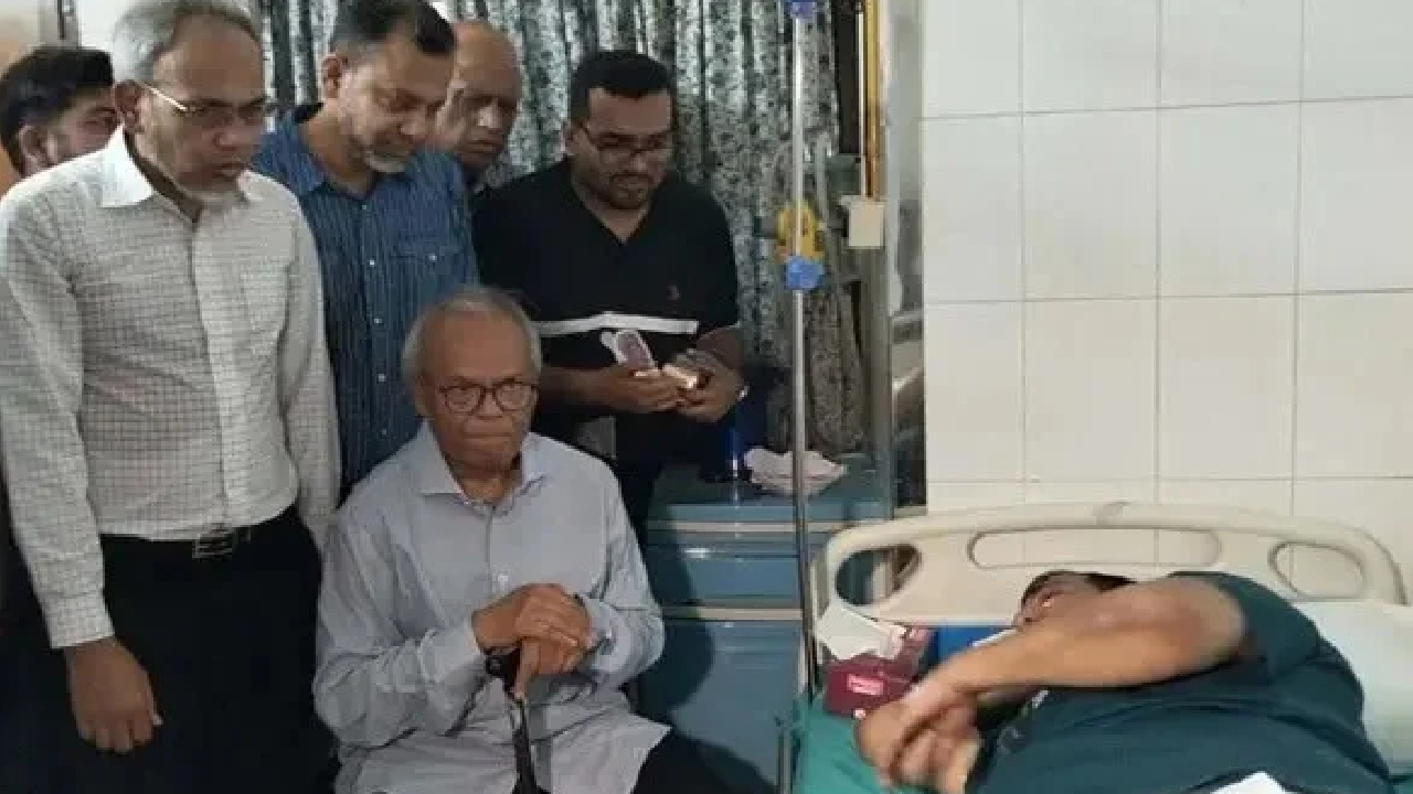 অসুস্থ দুই মন্ত্রীকে দেখতে হাসপাতালে গেলেন বিএনপির ভারপ্রাপ্ত মহাসচিব