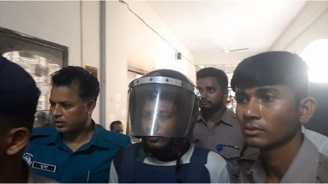 প্রধানমন্ত্রীর সফর ঘিরে ‘স্নাইপার’ মন্তব্য, আবু বকরের ৭ দিনের রিমান্ড
